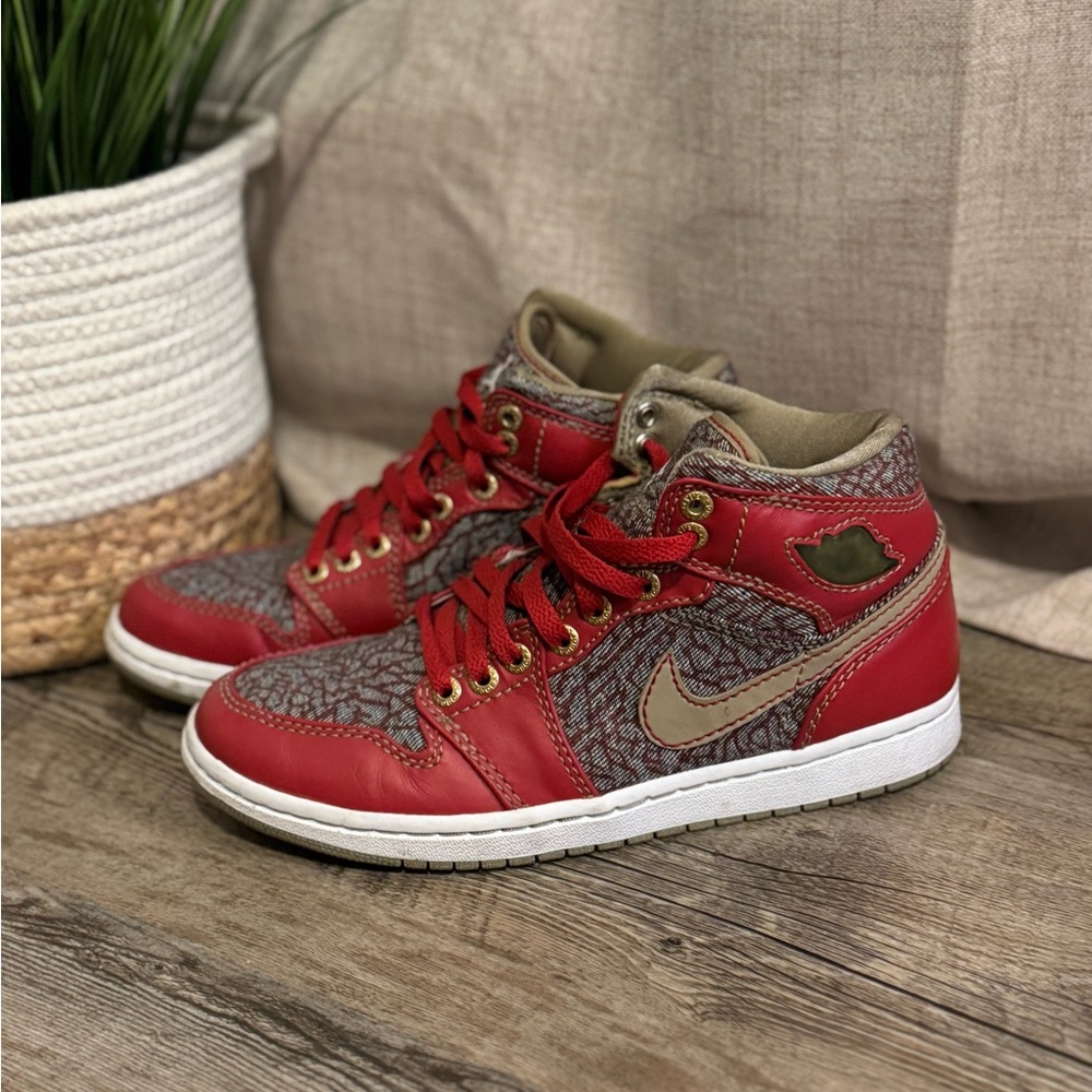 Rare! Levi Jordan 1
Size 8 in men’s
Box not included
Used
Authentic